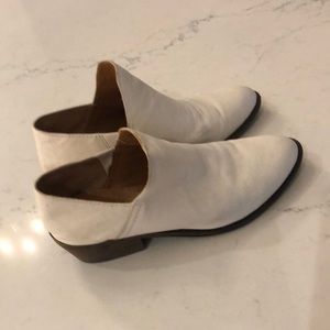 Lucky booties white